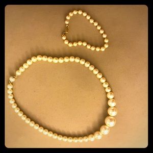 SO PRETTY Pearls! Necklace & Bracelet Set!